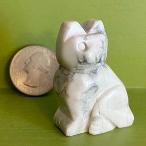 Cat in howlite stone